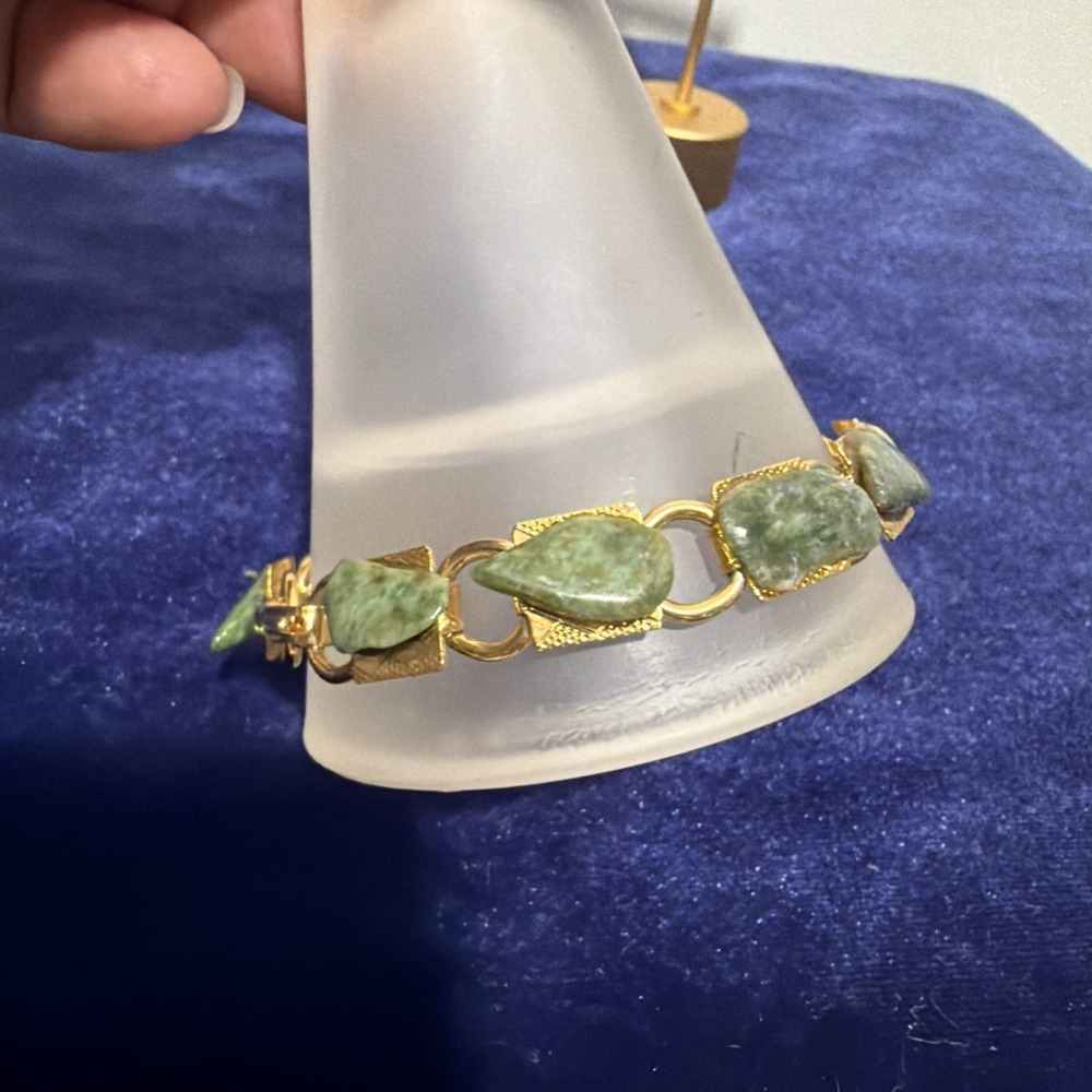 NIB Vintage Semi Precious Green Stones Charm Bracelet Gold Tone